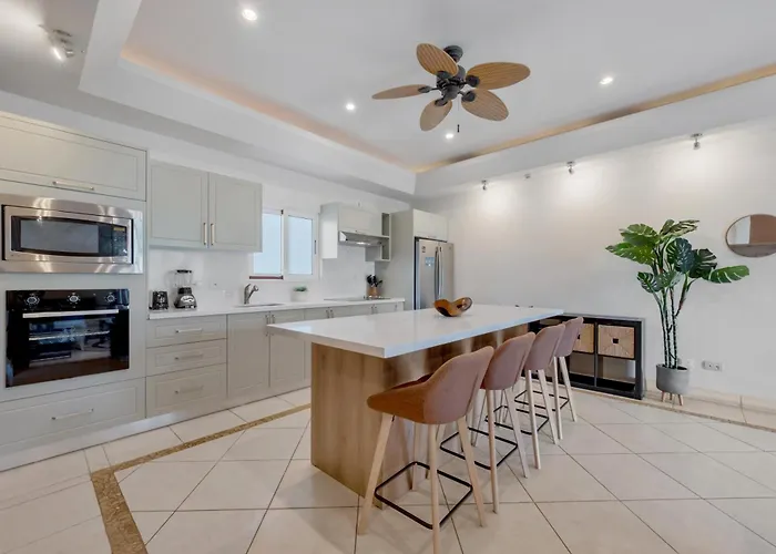 Elegant Oceanview 2br 2-min Walk To
